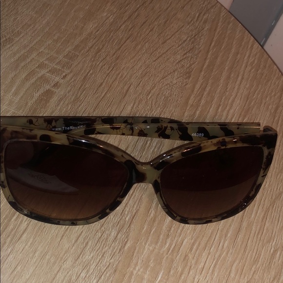 TRS Sunglasses 🕶 - Picture 5 of 5